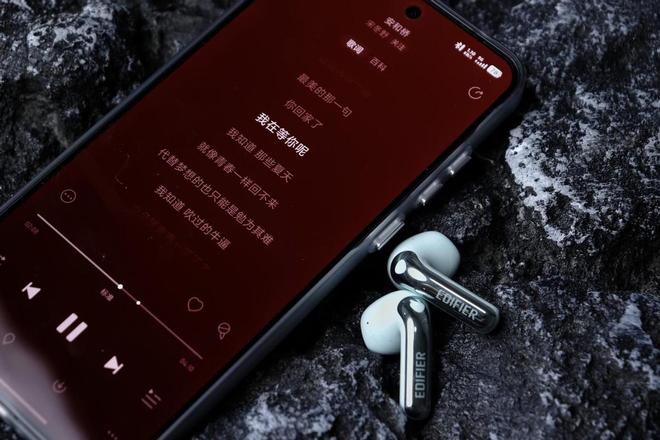 莉豆体验：出街吸睛利器！半入耳降噪新标杆漫步者萝(图1)
